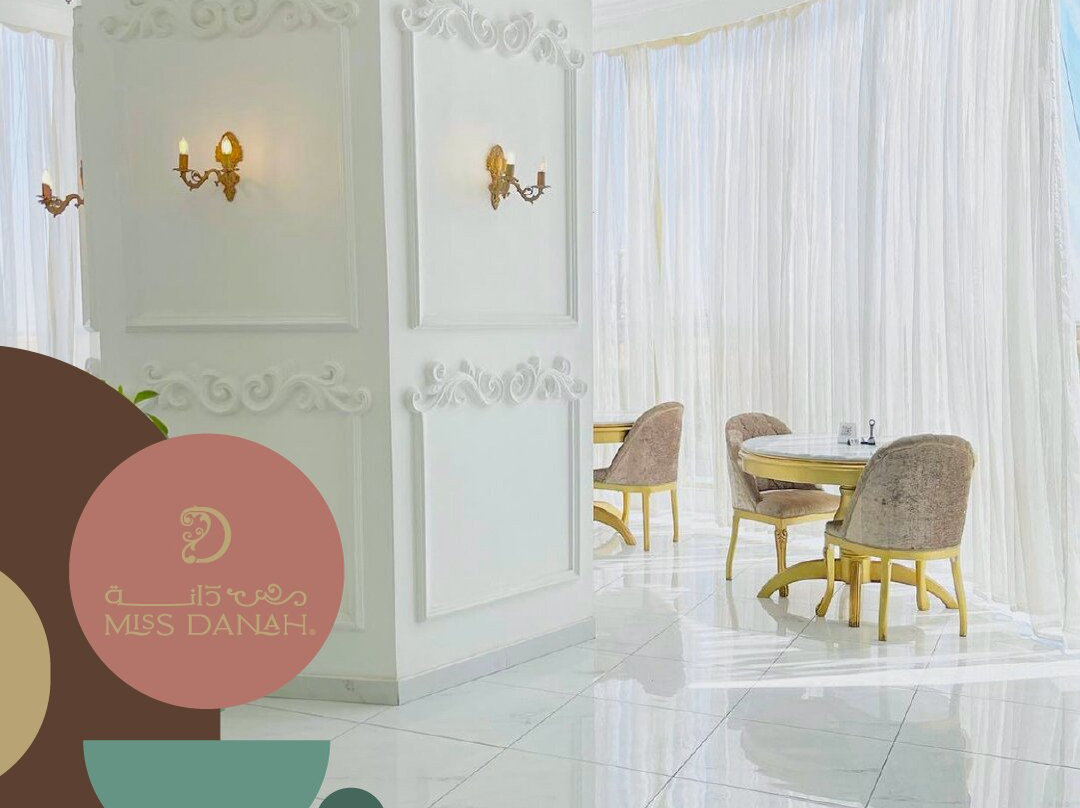 Miss Danah Cafe & Lounge