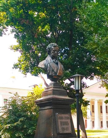 Alexander Pushkin Bust in Chernihiv-Chernihiv必去景点