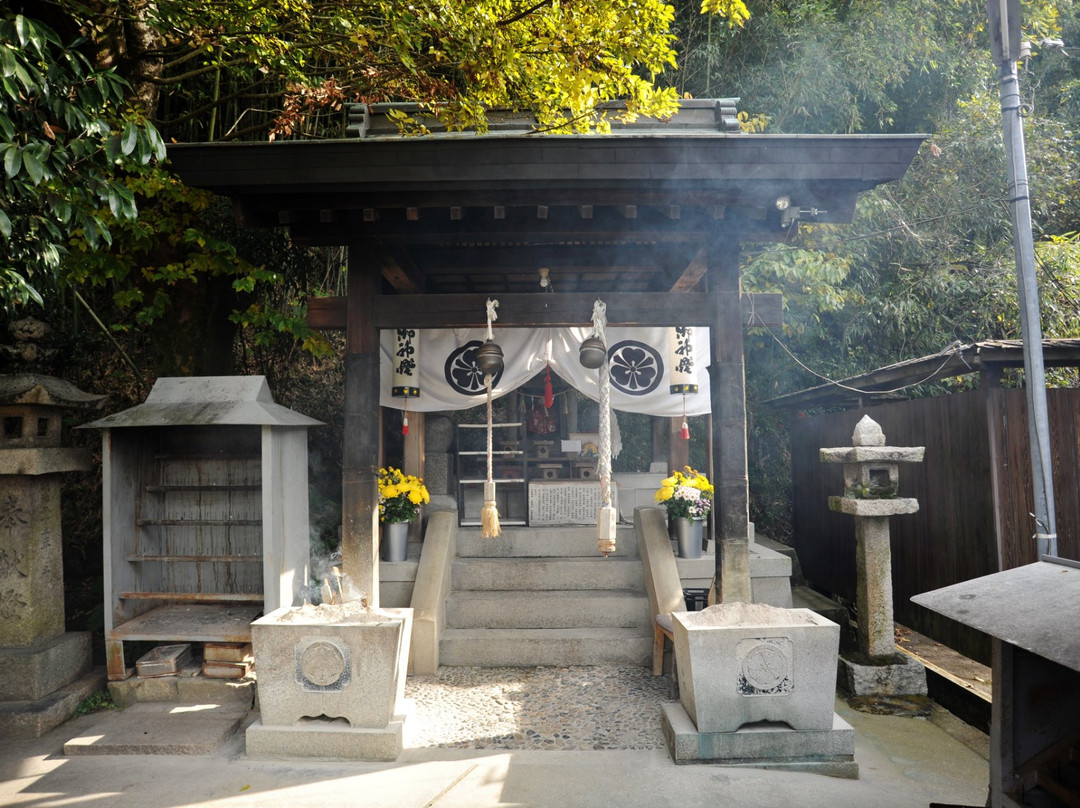 Yotaro Shrine景点图片