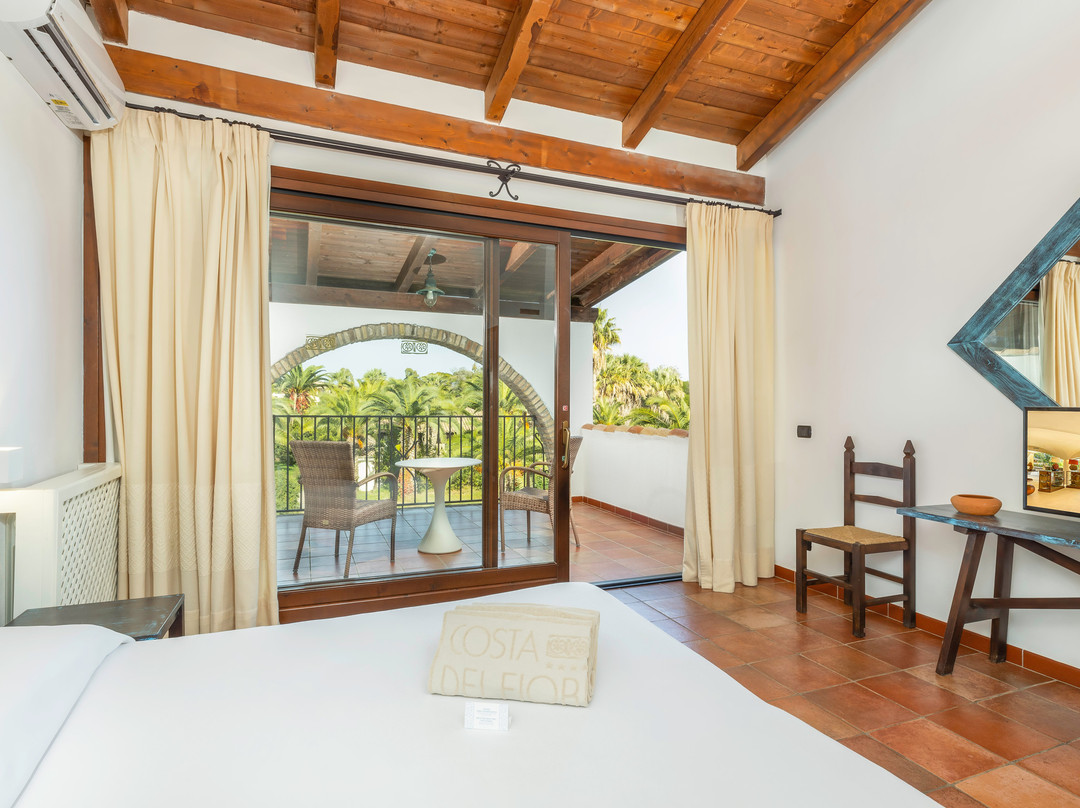 迪菲奥里海岸酒店主图