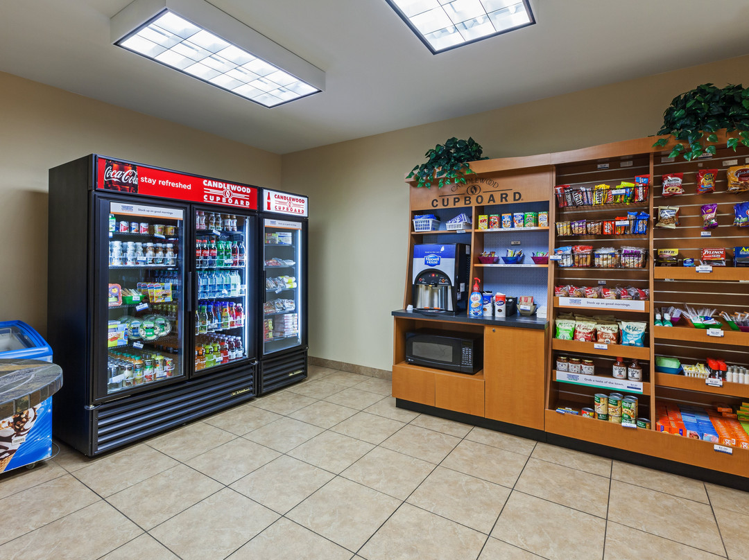 贝敦烛木套房酒店主图