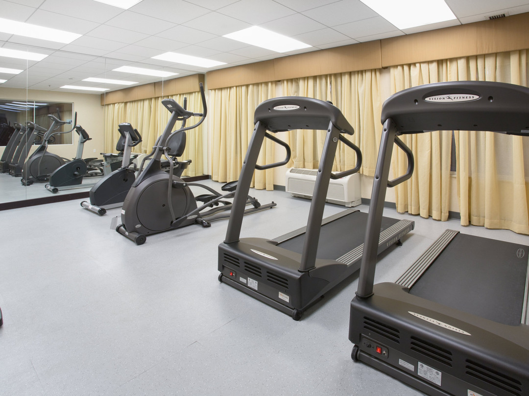 Holiday Inn Express & Suites Minot By IHG主图