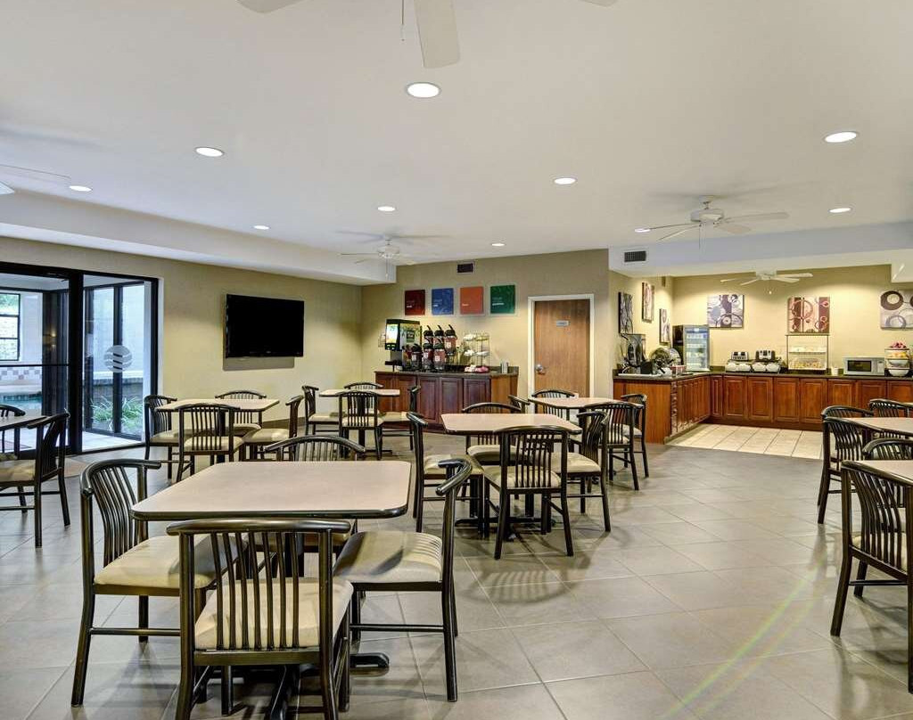 Comfort Inn & Suites主图