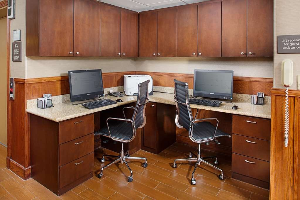 Hampton Inn & Suites Denton主图