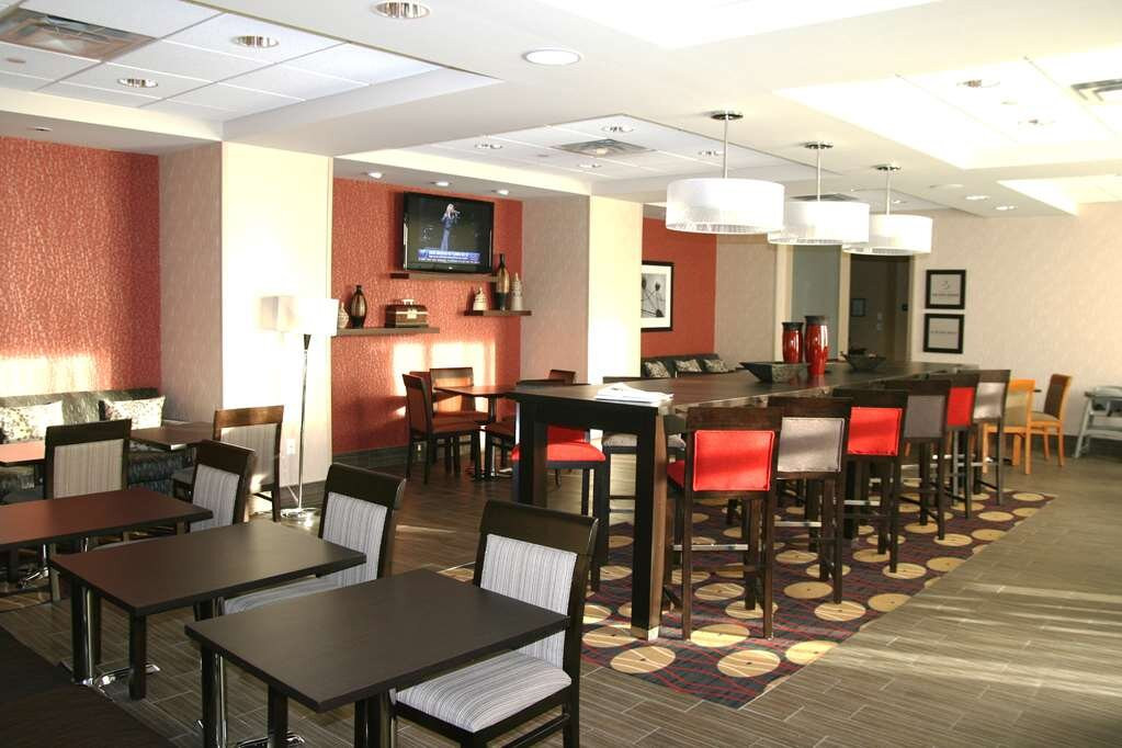 Hampton Inn by Hilton Fort Saskatchewan主图