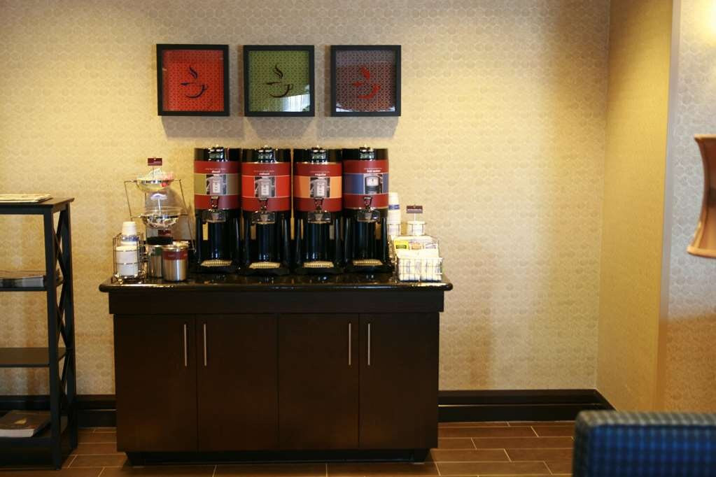 Hampton Inn Topeka主图