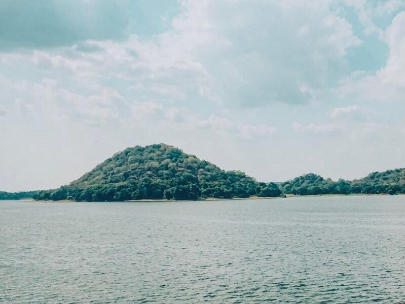 Giritale Lake景点图片