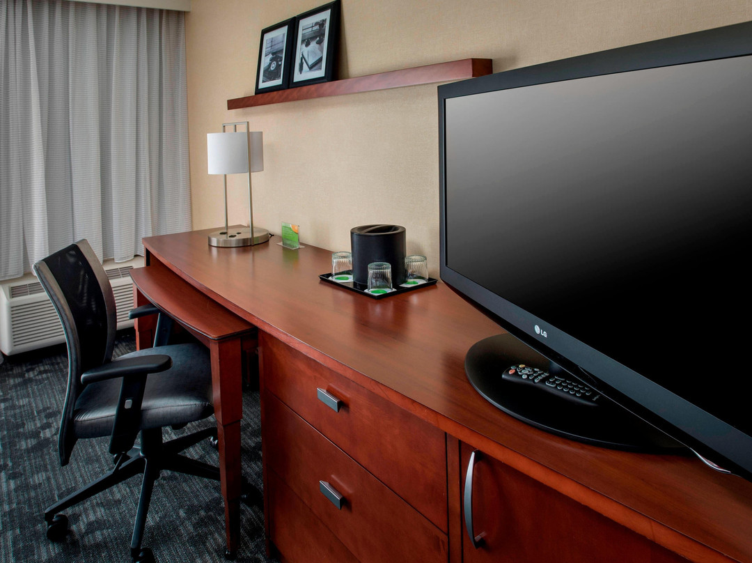 波士顿安杜佛万怡酒店主图