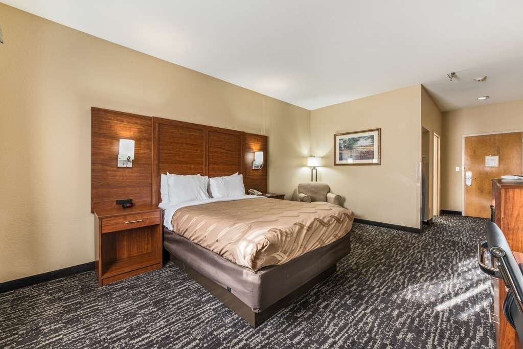 Quality Inn & Suites Hendersonville - Flat Rock主图