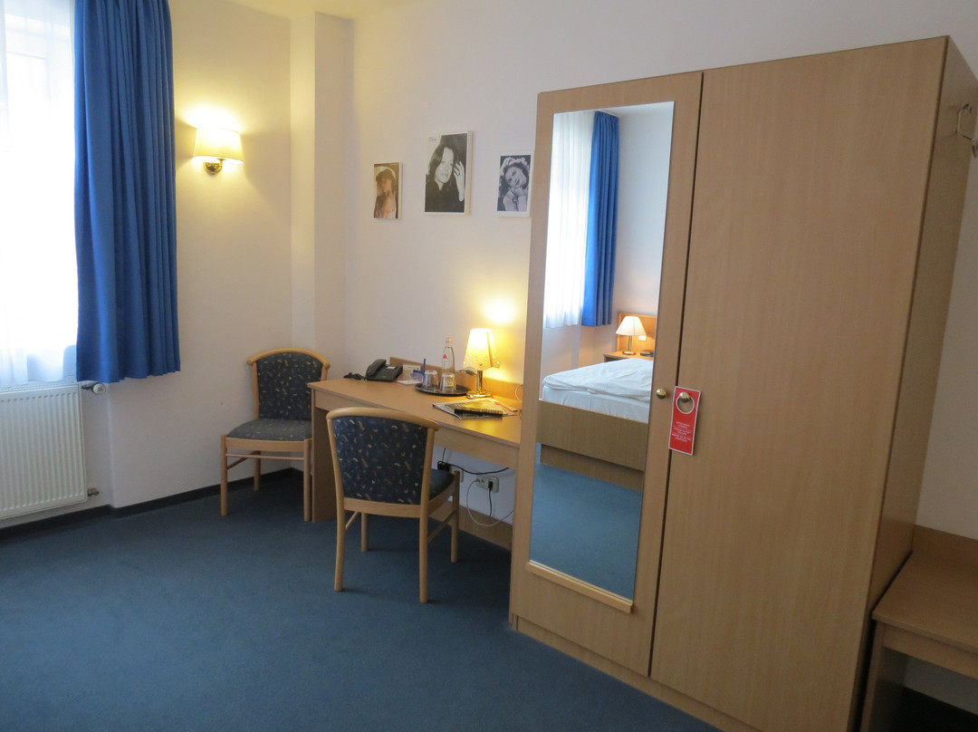 莉莉玛莲电影酒店主图