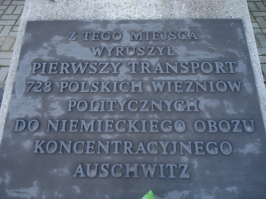 Pomnik I Transportu Wiezniow do KL Auschwitz-Tarnow必去景点