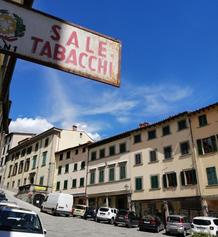 Piazza Tanucci (La Piazza del Ciclone)景点图片