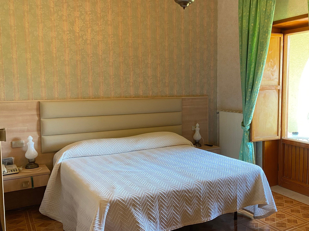 Hotel Valdirose主图