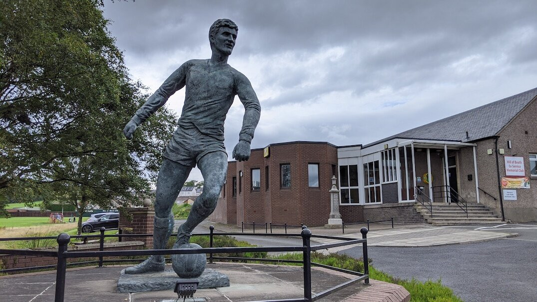The Jim Baxter Memorial Statue-Cowdenbeath必去景点