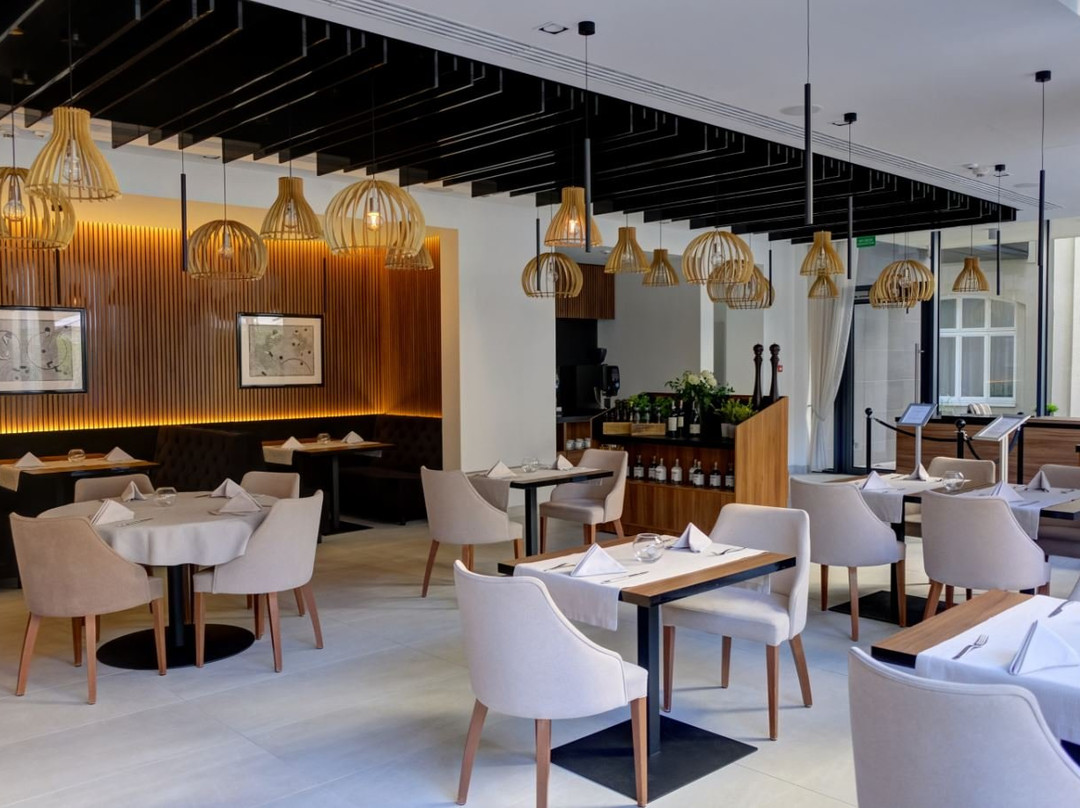 Grand Ascot Hotel主图