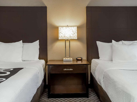 奥什科什拉昆塔温德姆酒店主图