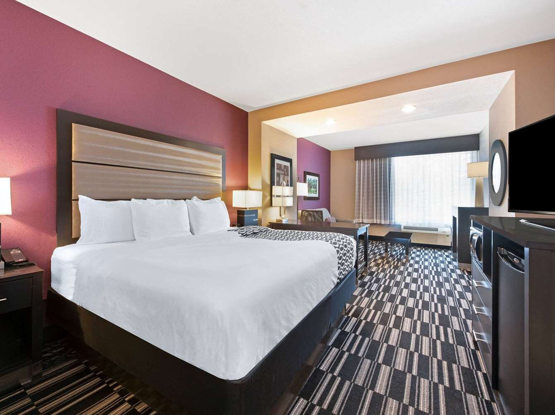 西门罗拉昆塔温德姆套房酒店主图