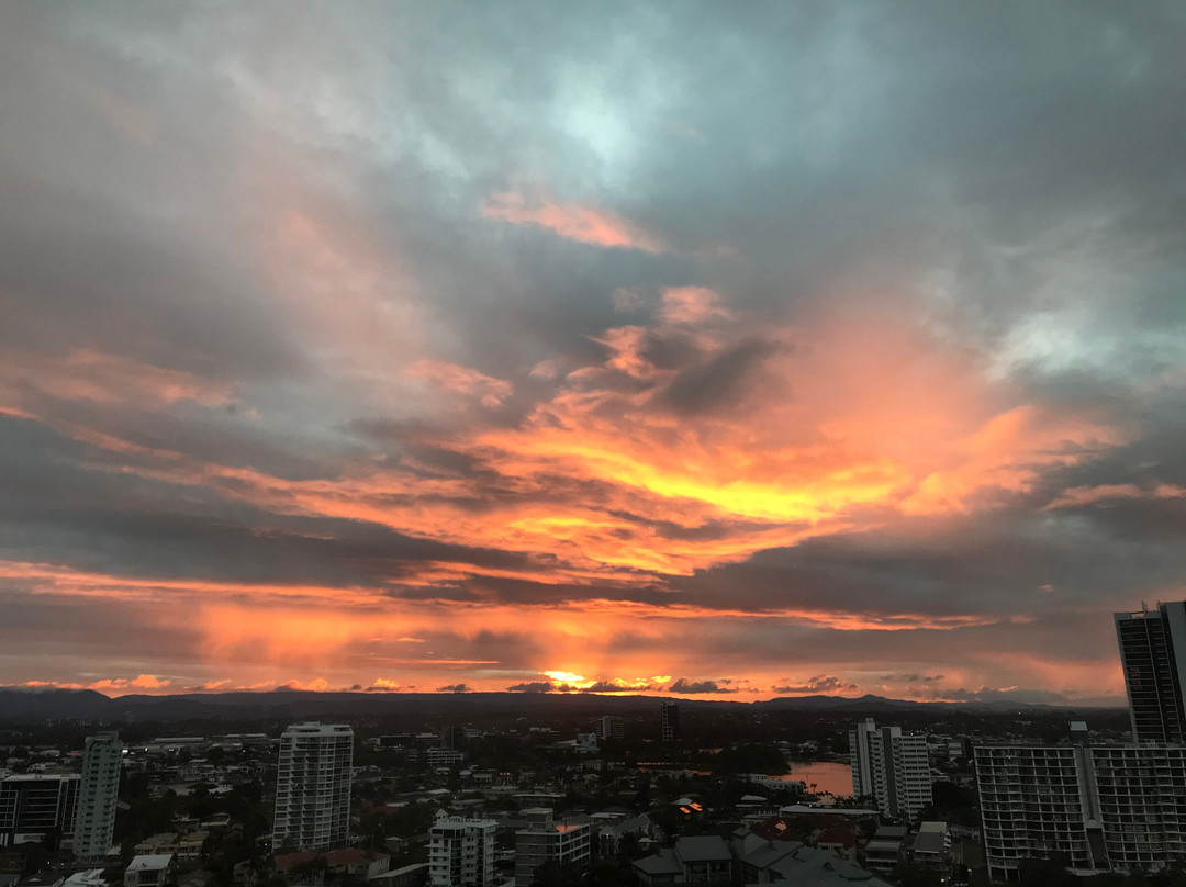黄金海岸水印水疗酒店主图