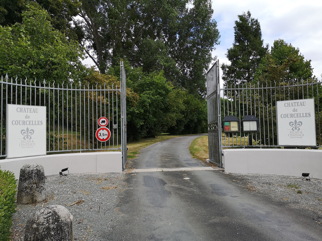 Château De Courcelles主图