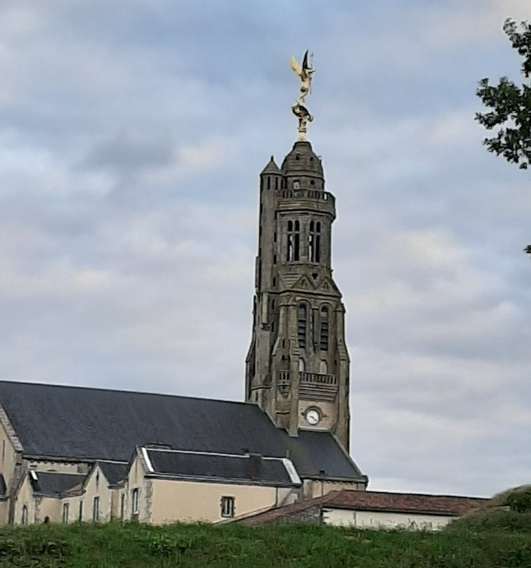 Eglise de St Michel-Saint-Michel-Mont-Mercure必去景点
