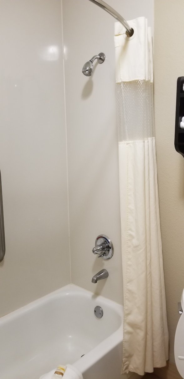 诺克斯维尔机场拉昆塔温德姆套房酒店-浴室