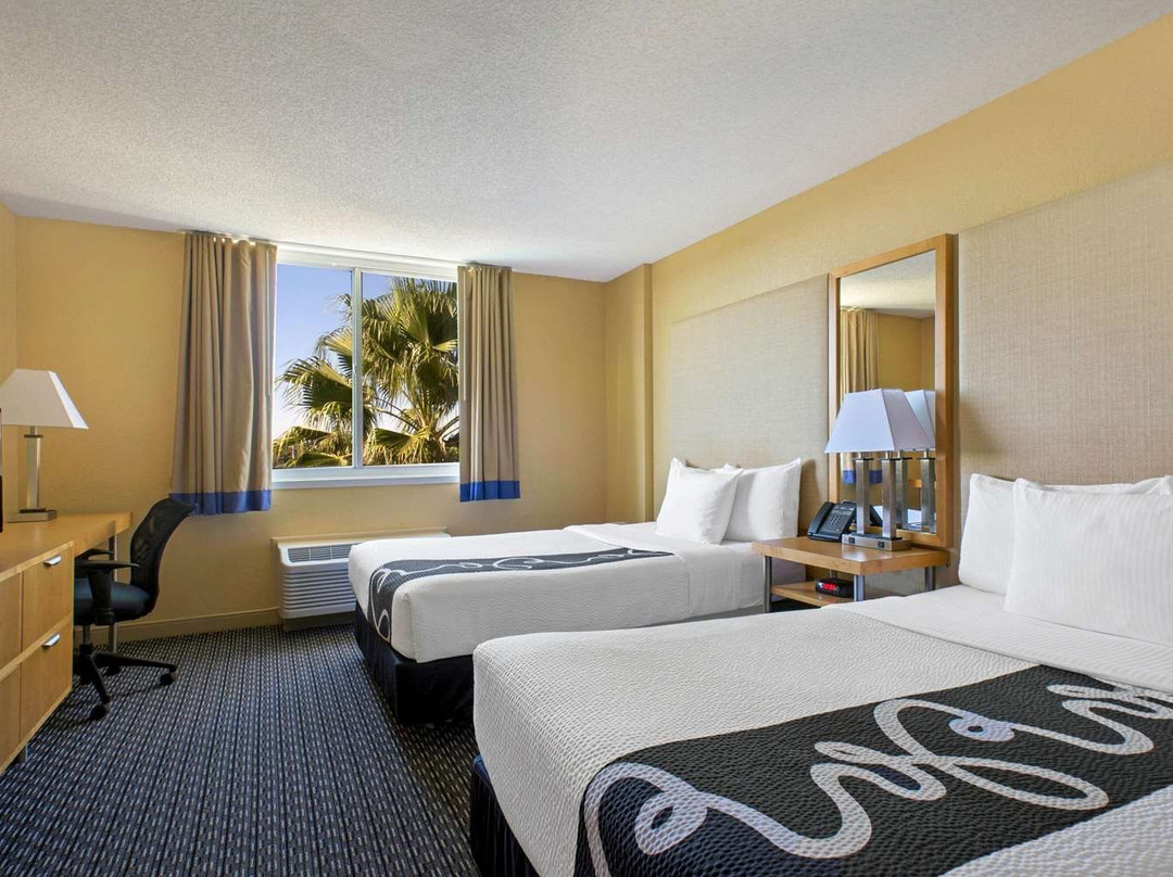 La Quinta Inn & Suites by Wyndham Sunrise主图