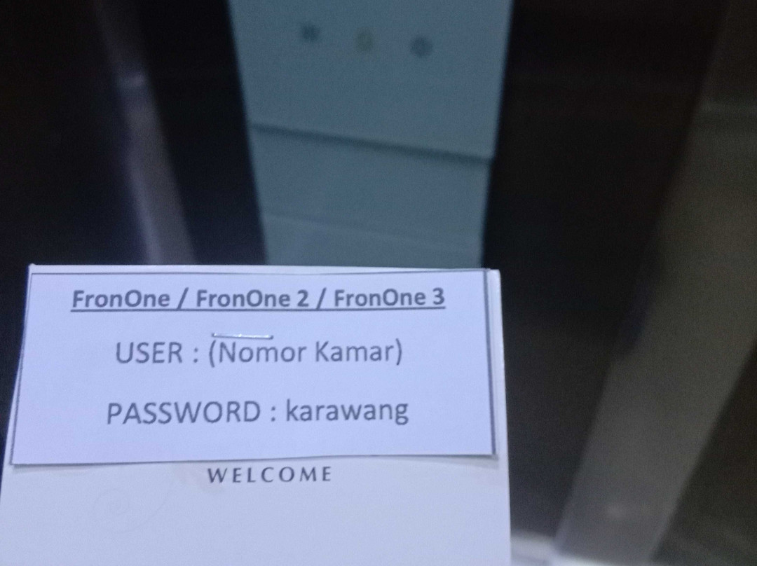 Front One Boutique Karawang主图