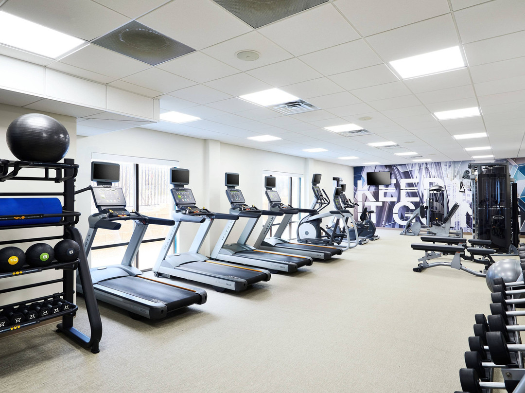 布伦特伍德圣路易斯春季山丘套房酒店主图