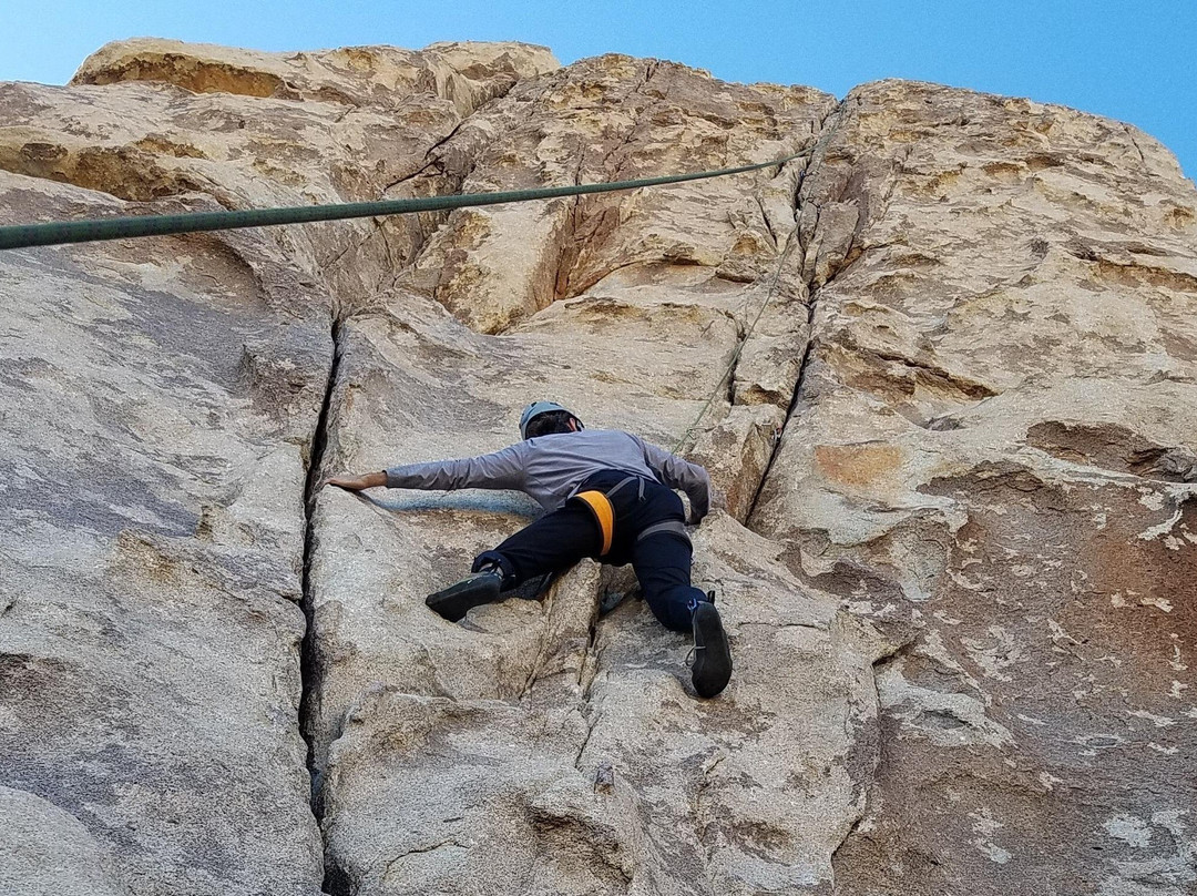 Ground Up Climbing Guides-约书亚树必去景点