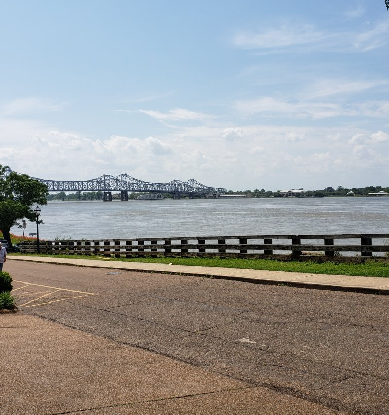 Natchez Bluffs and Under-the-Hill Historic District景点图片