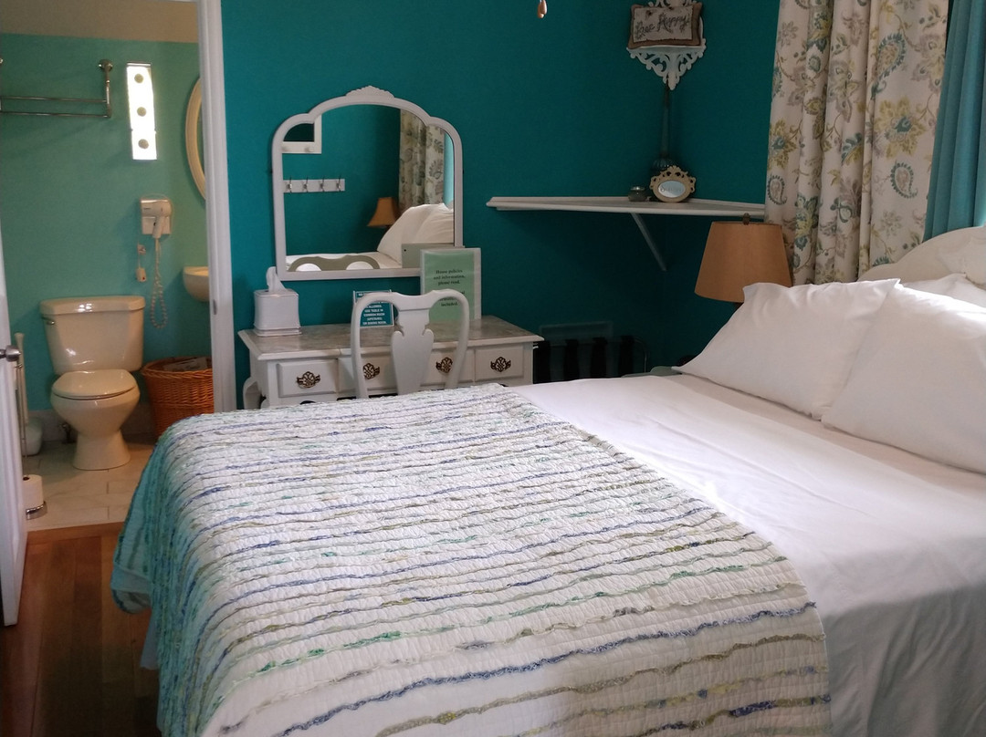 Always A Holiday主图