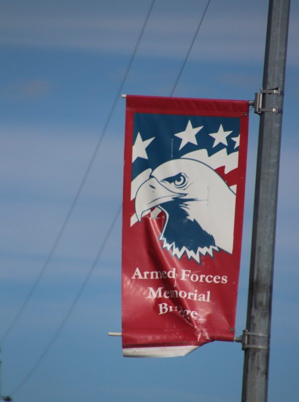 Veterans Memorial Bridge-法戈必去景点