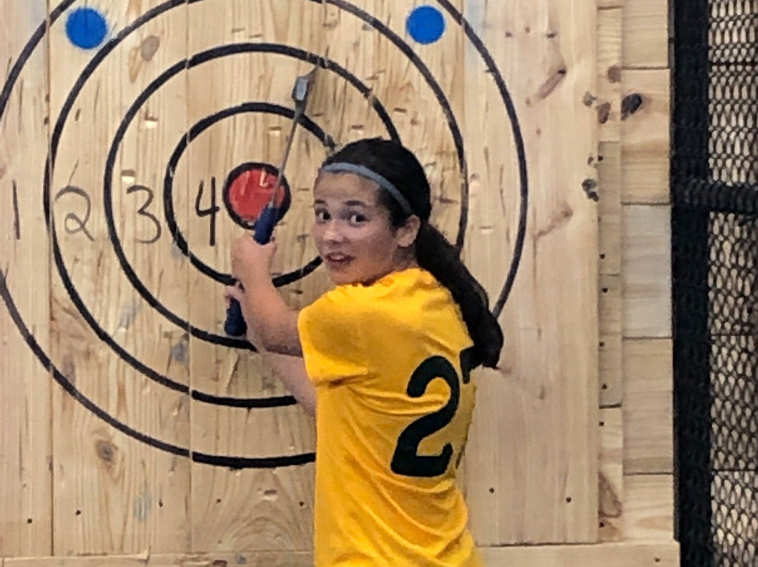 Top Notch Axe Throwing St. Charles-圣查尔斯必去景点