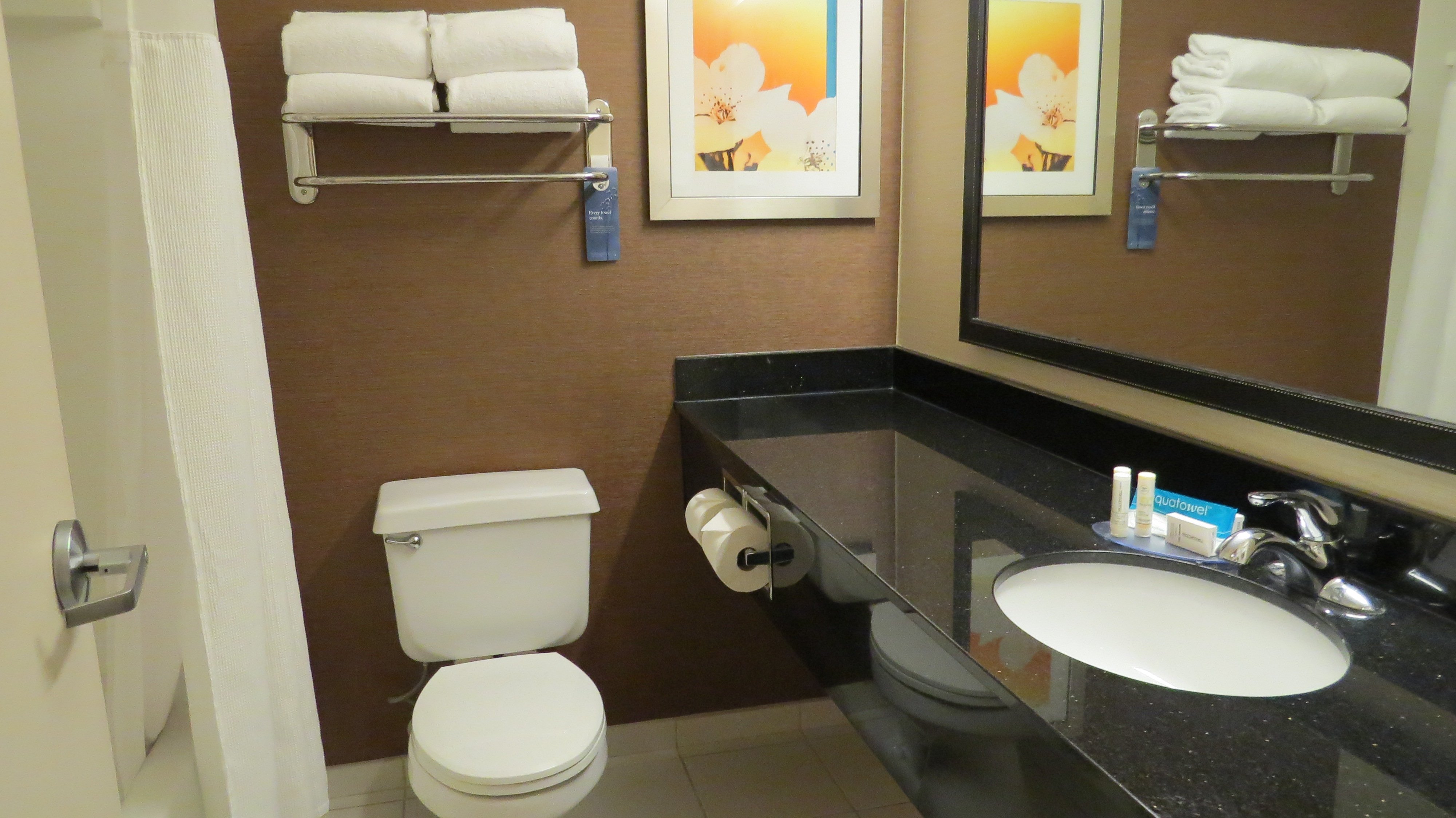 Fairfield Inn & Suites Cheyenne-浴室