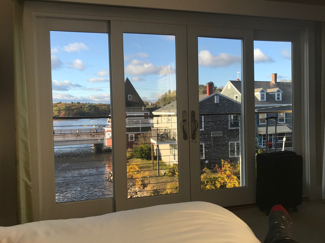 Boathouse Waterfront Hotel主图