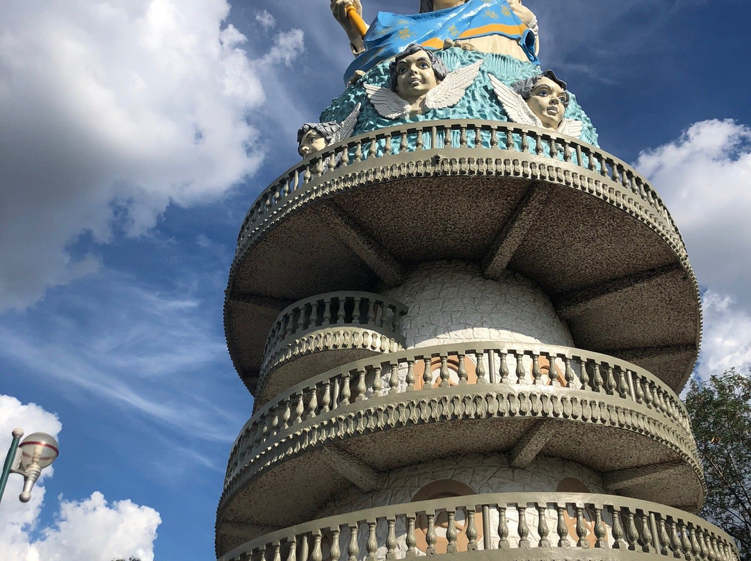 Monumento à Padroeira - Nossa Senhora do Monte Serrat景点图片