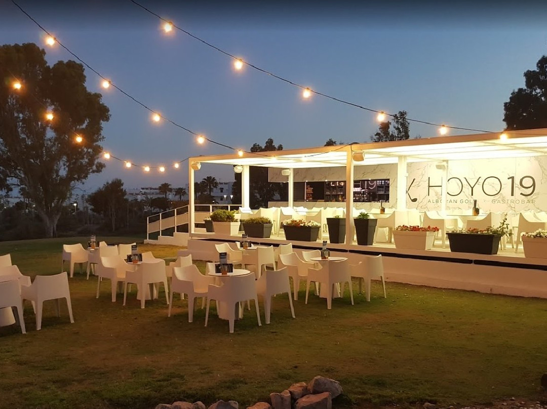 El Toyo餐馆和美食-Hoyo 19  Alboran Golf