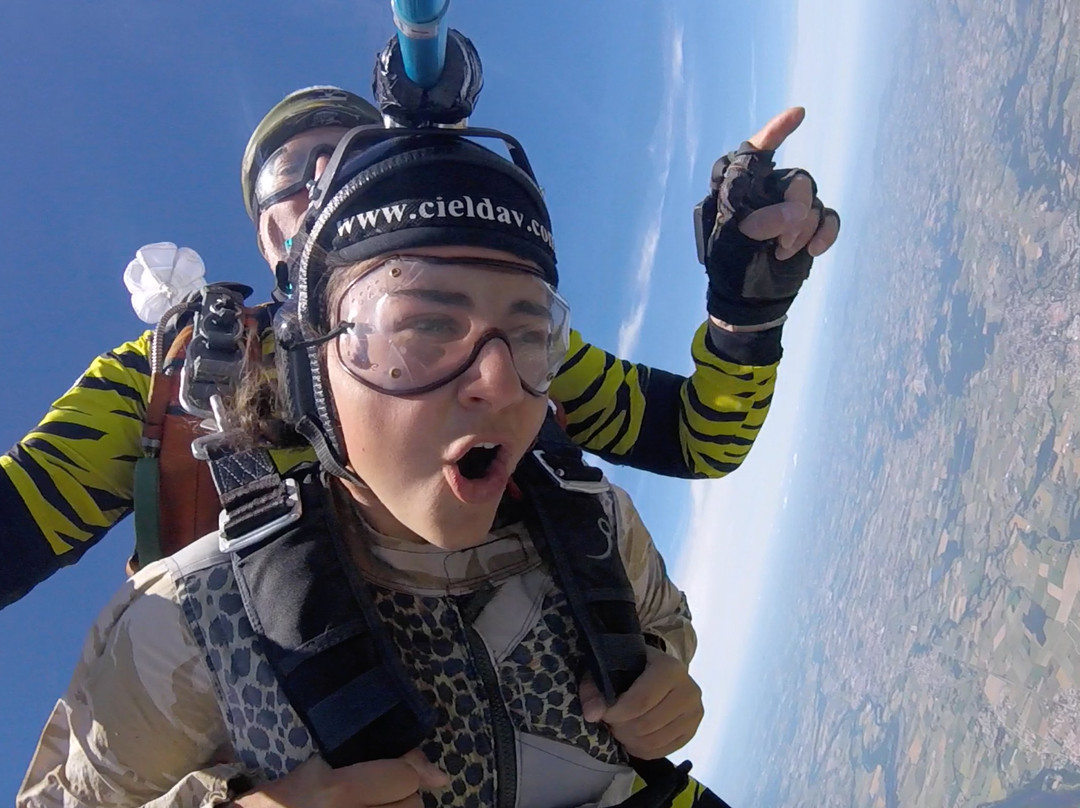 Auvergne Parachutisme景点图片