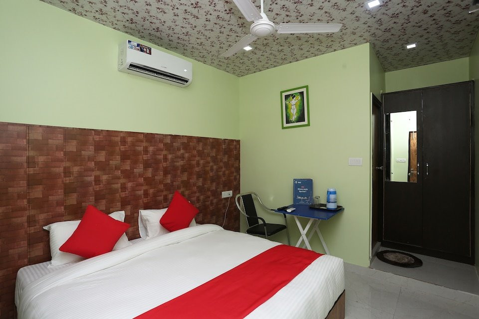 OYO 33500 Hotel Cross Road主图