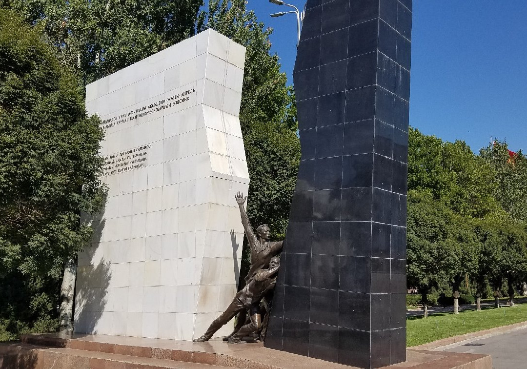 Monument to Those Who Died For Freedom-比斯凯克必去景点