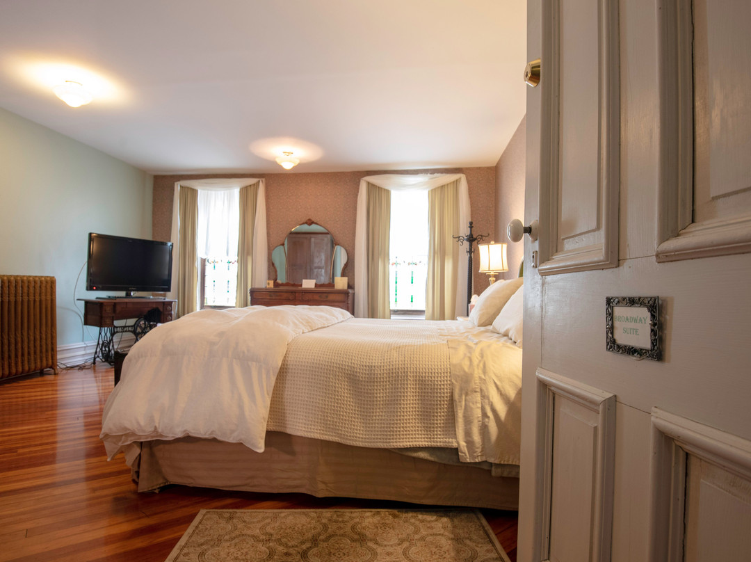 Kelly Suites On Broadway主图