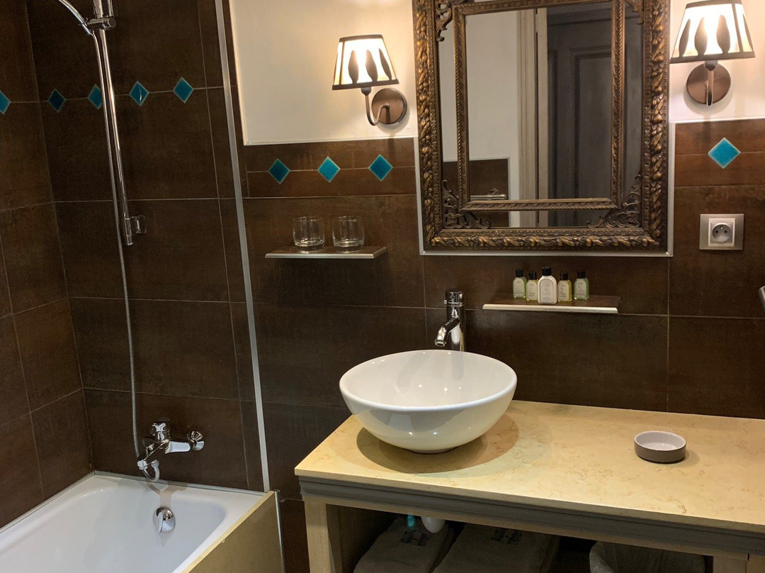 Sous l'Olivier主图