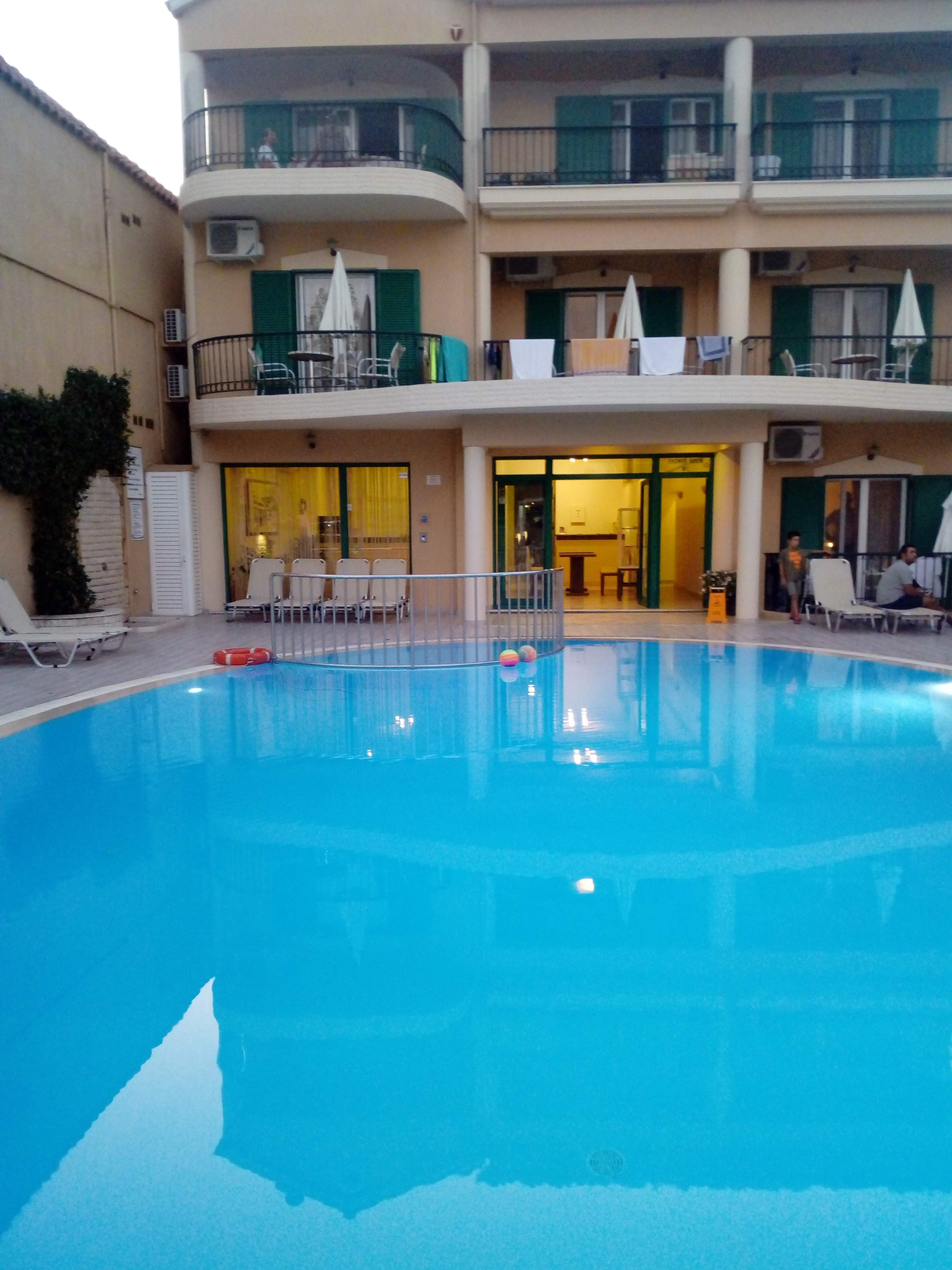 Konstantinos Hotel Apartments-泳池