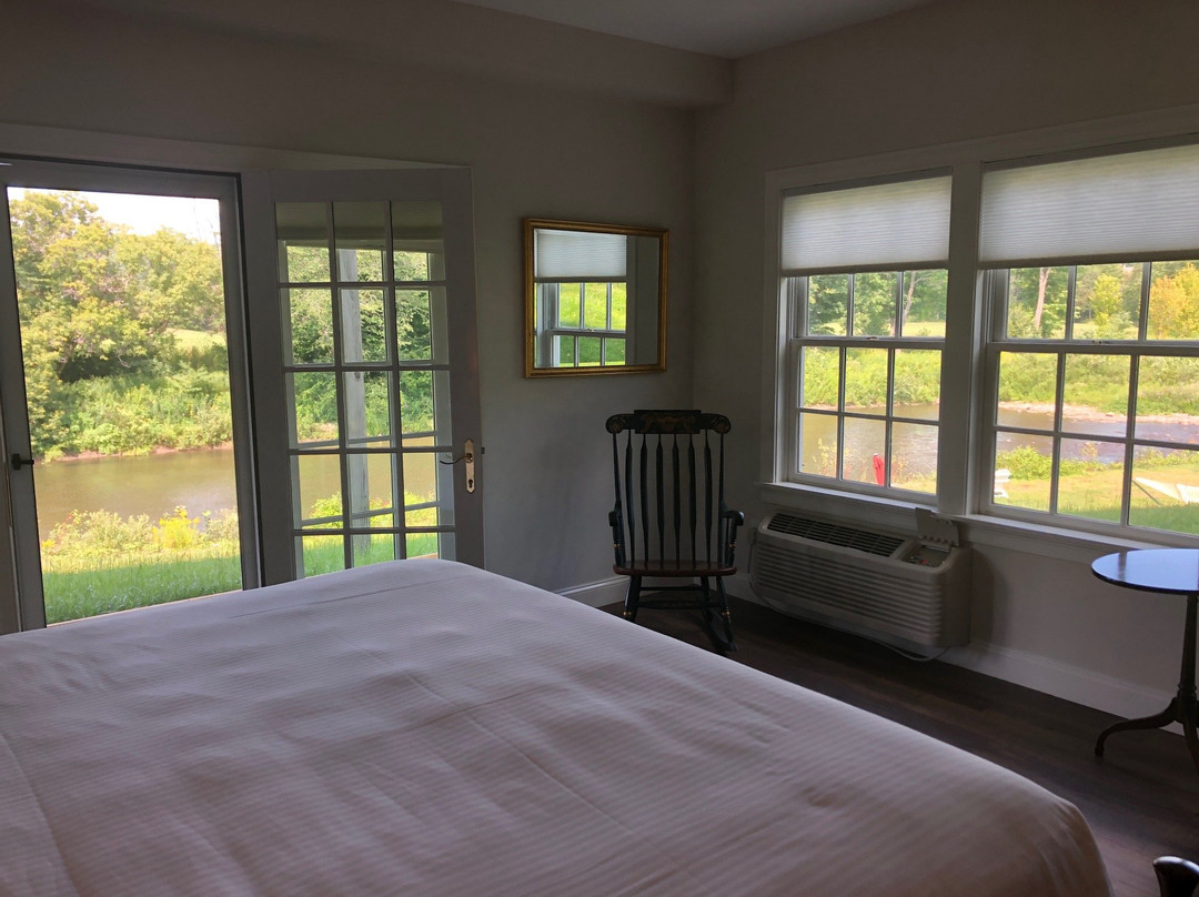 The Shire Woodstock主图