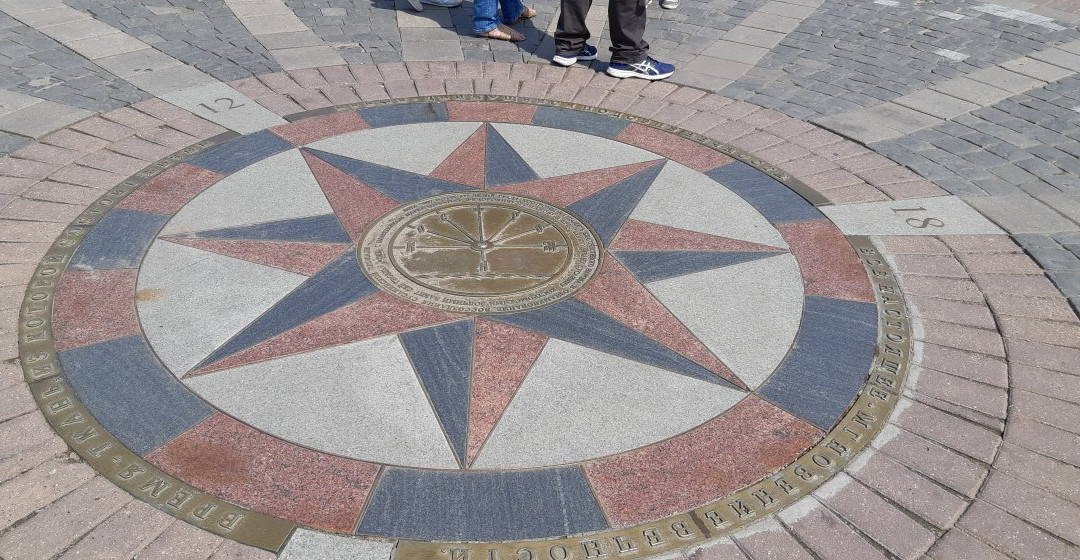 Monument to the Memorable Nail景点图片