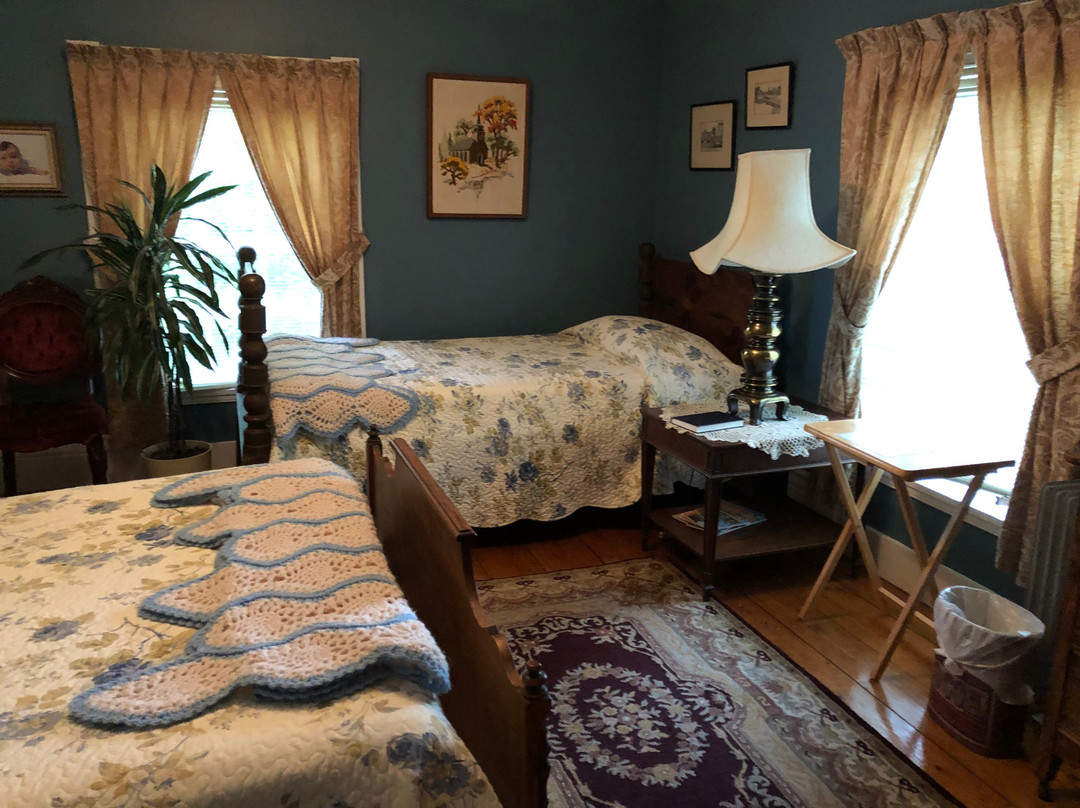 Peck Colonial House B&B主图