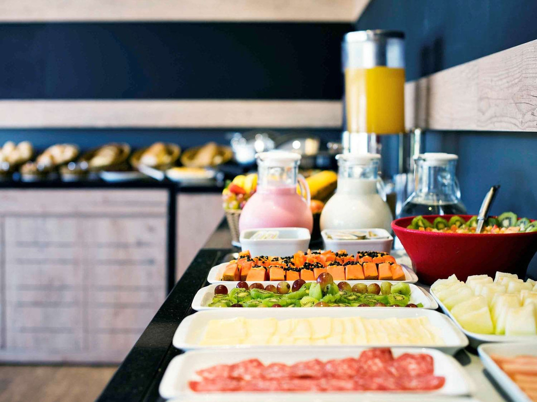 宜必思新汉堡酒店主图