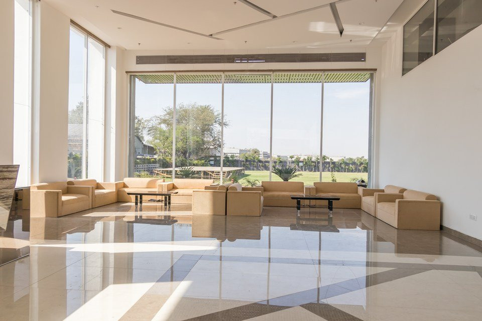 OYO 13012 HR 绿地酒店主图