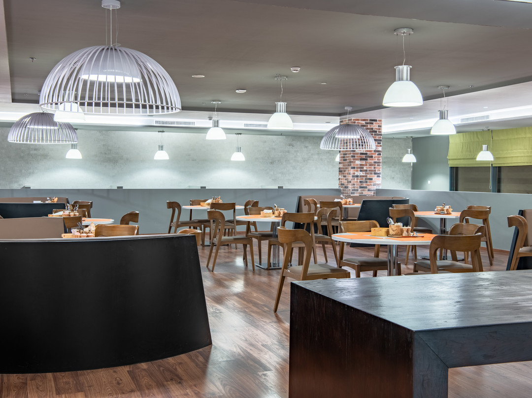 Radisson Hotel & Apartments Dammam Industrial City主图