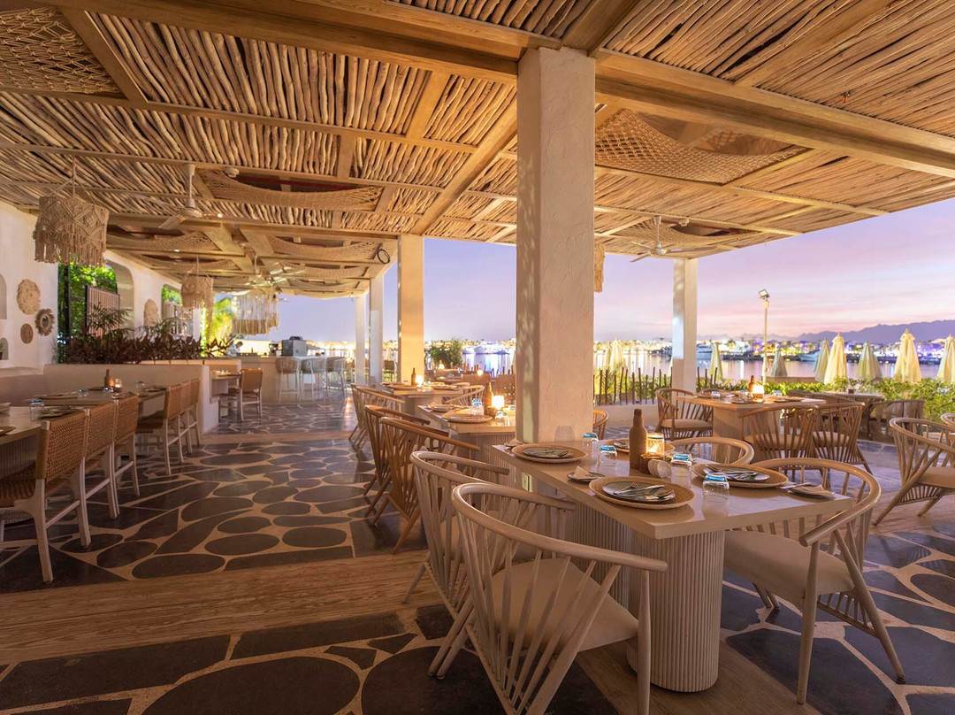 Yades Restaurant & Bar